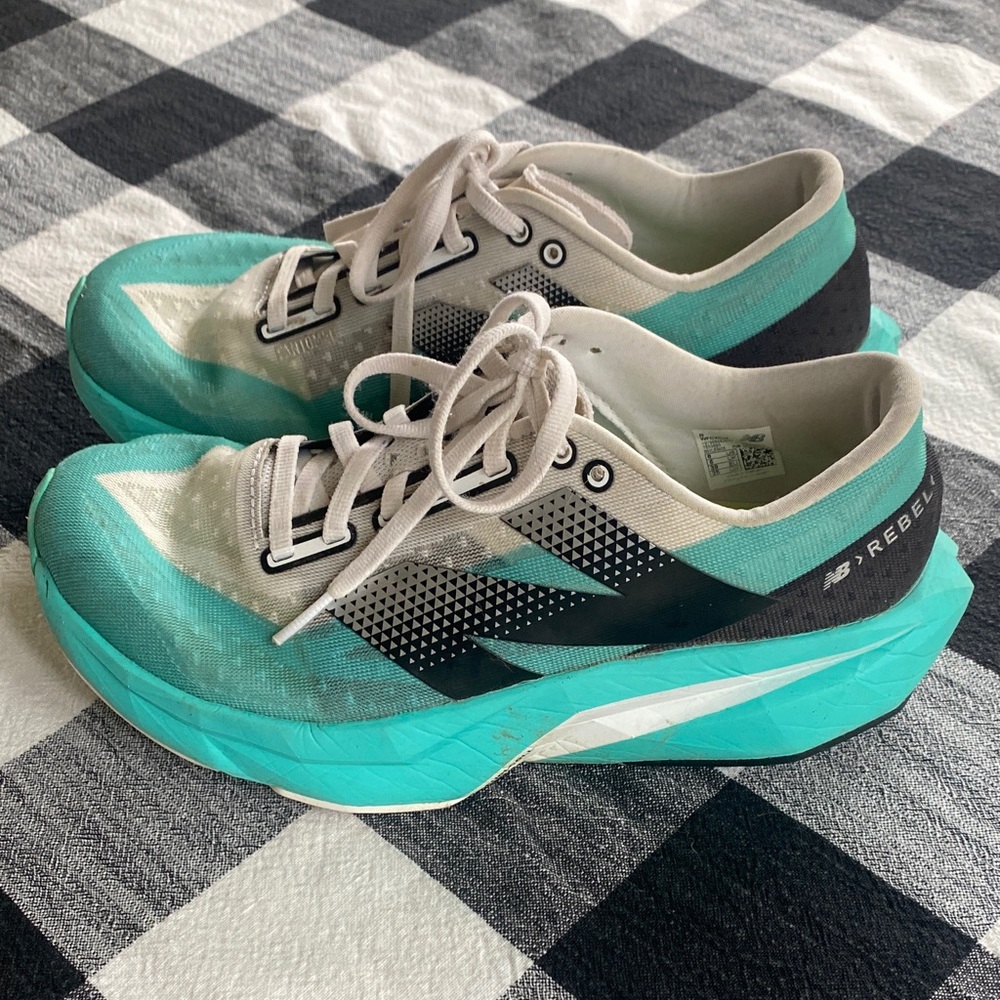 New Balance FuelCell V4 - Women's Running Shoes - turquoise/White